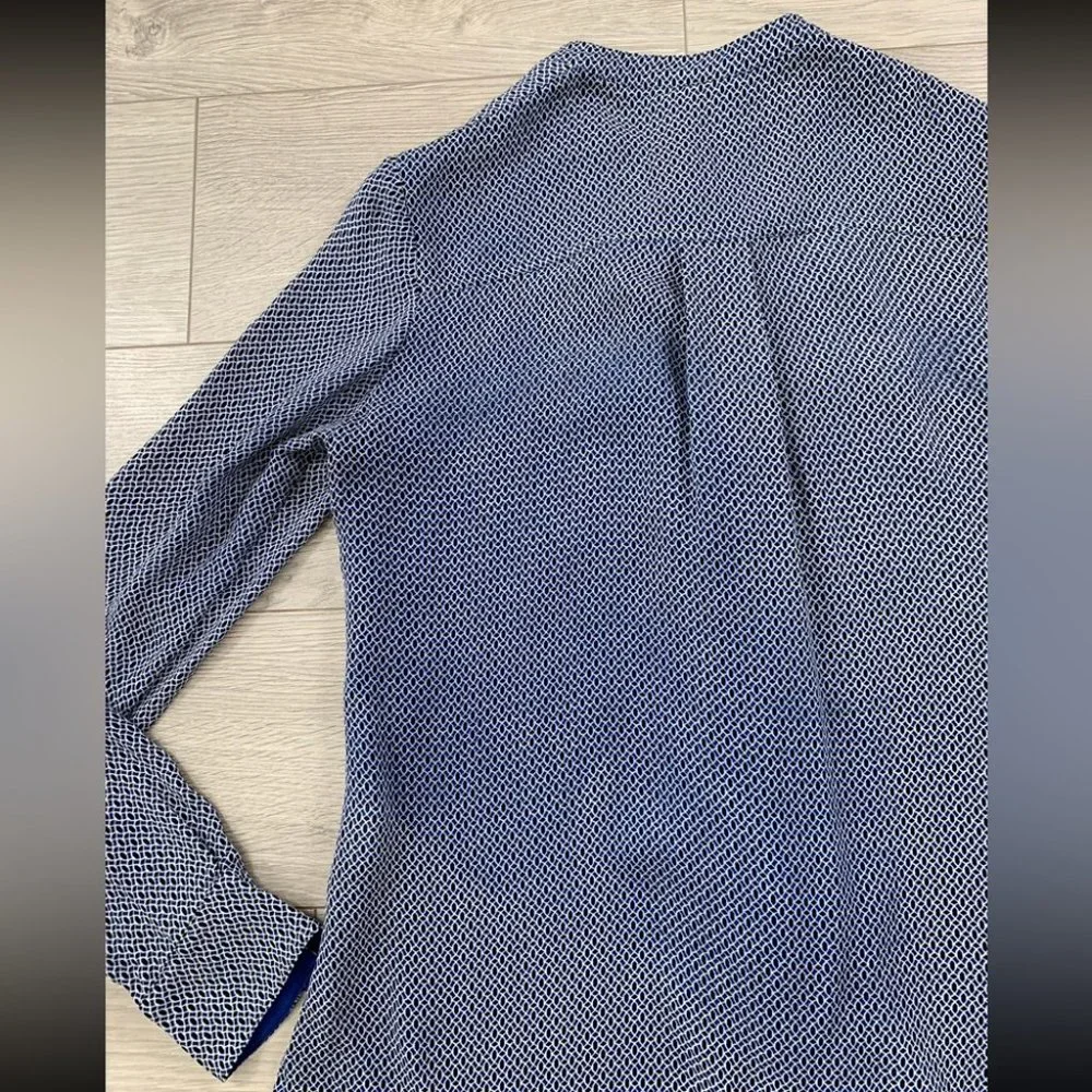 Vince 100% Silk Button Front Abstract Print Blouse Top - Picture 9 of 13